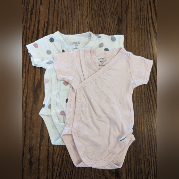 Modern Moments Gerber 0-3m bodysuits - Picture 1 of 1